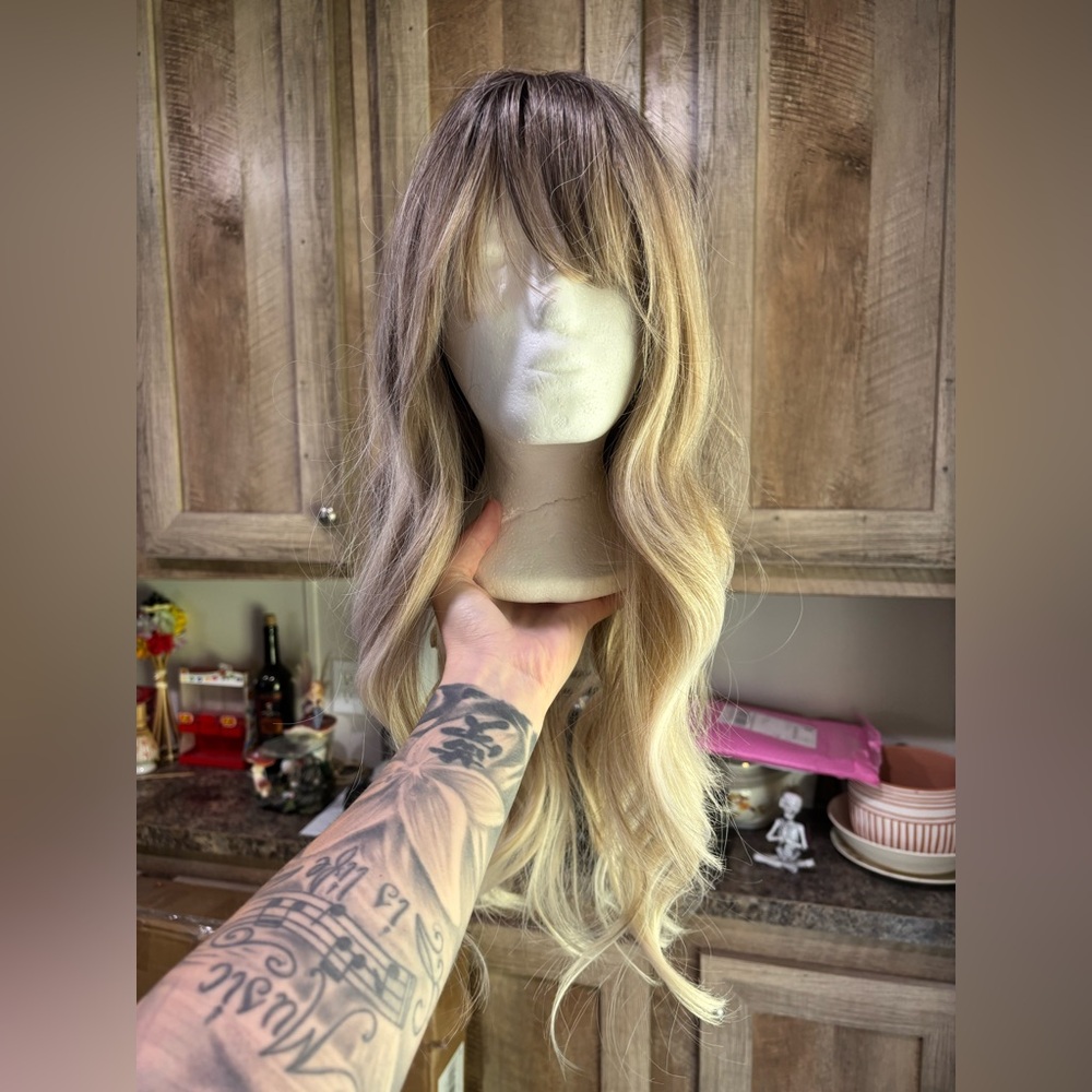 Blonde wig with bangs